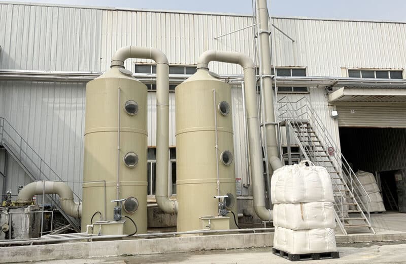 High-efficiency spray towers for exhaust gas purification at the organic bentonite and organoclay production facility.