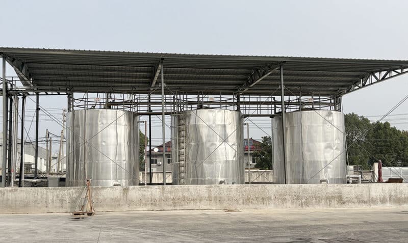 Large-scale stainless steel storage tanks for raw materials used in organic bentonite and organoclay production.